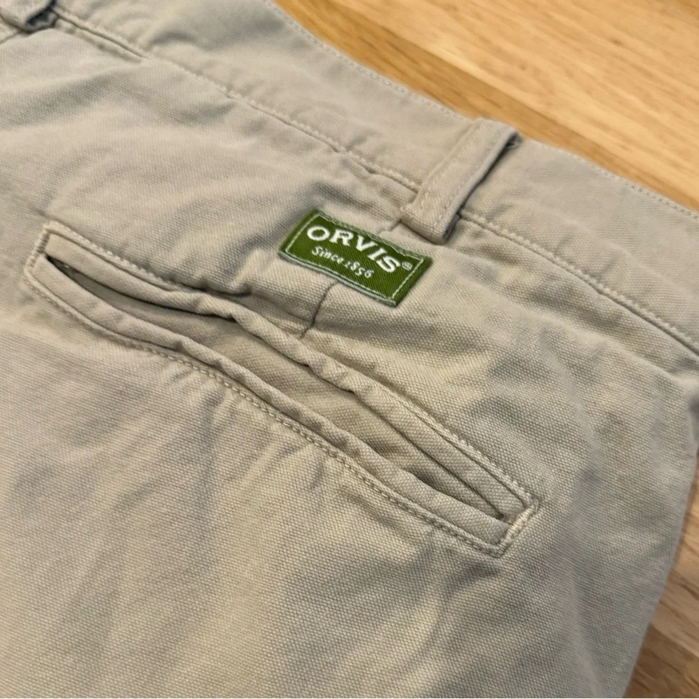 Orvis Men's  Cotton Cargo Shorts . Beige, Size 36 / style #1084
